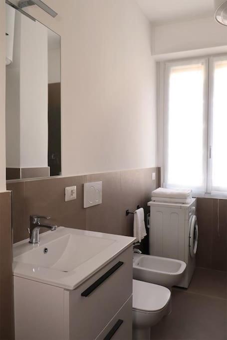 Bilocale Metro 4 Blu Frattini - Airport Linate Apartment มิลาน ภายนอก รูปภาพ