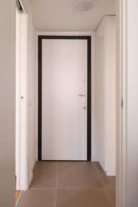 Bilocale Metro 4 Blu Frattini - Airport Linate Apartment มิลาน ภายนอก รูปภาพ
